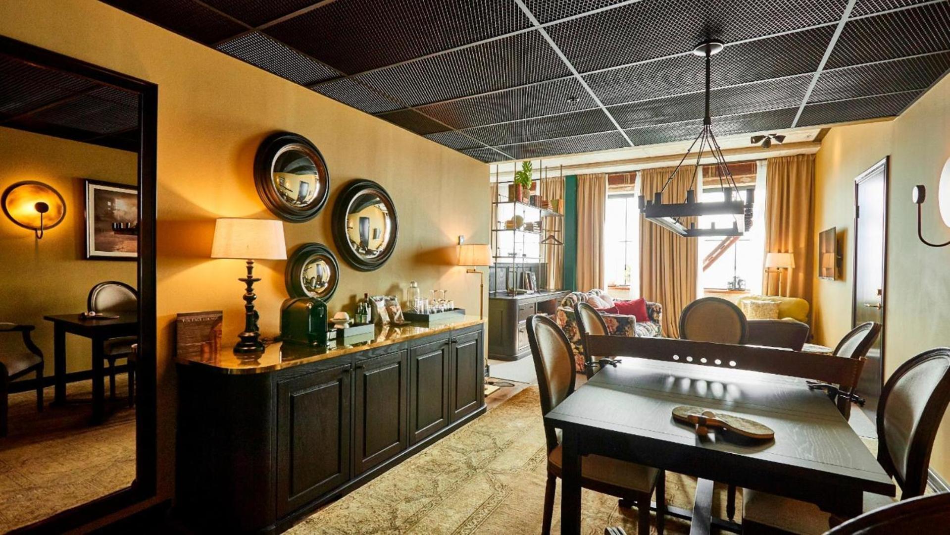 Steam Hotel Вестерос Экстерьер фото Interior of the restaurant