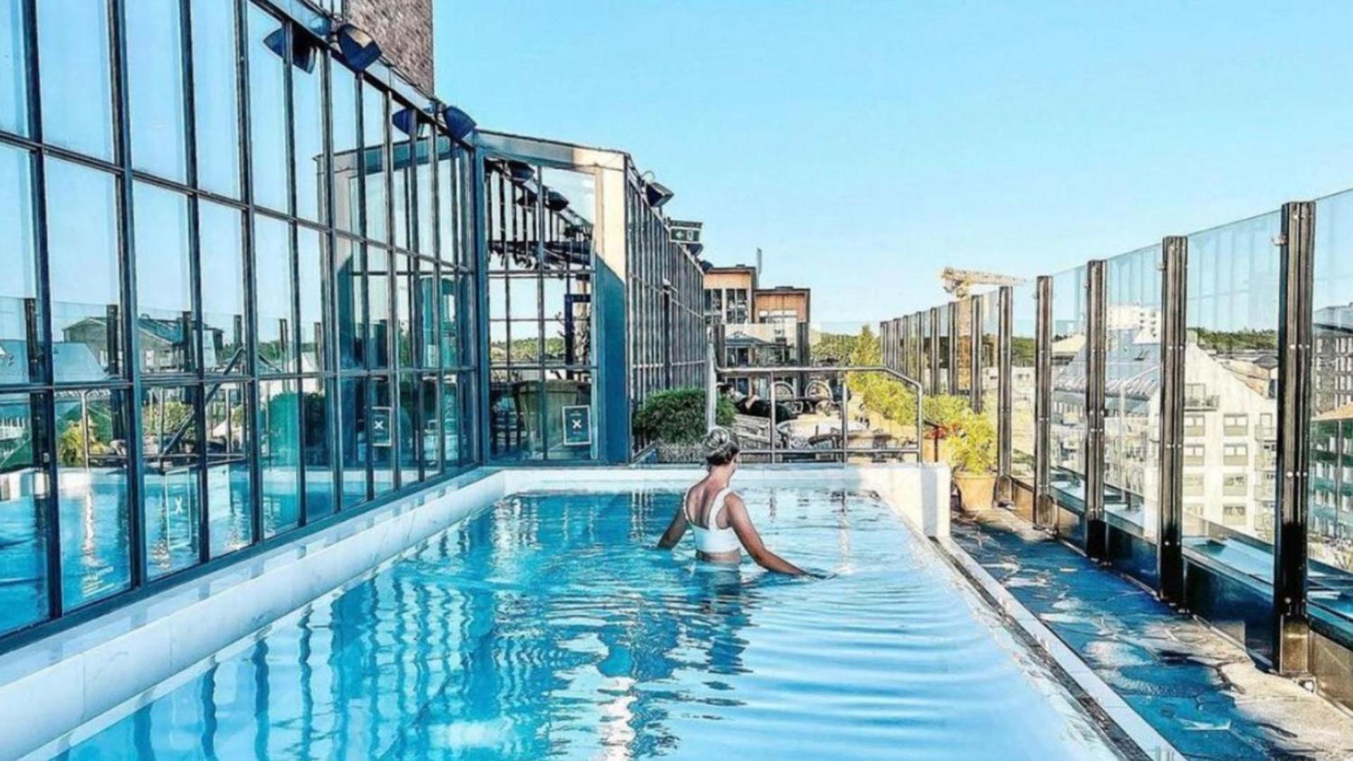 Steam Hotel Вестерос Экстерьер фото Rooftop pool at the hotel