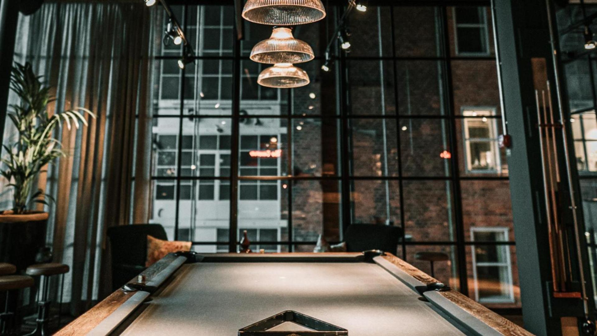 Steam Hotel Вестерос Экстерьер фото The pool table at the 1000 Museum